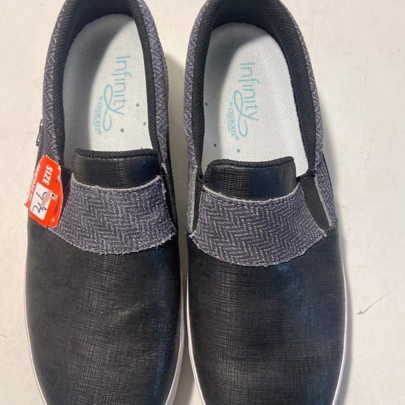 Infinity by Cherokee black/ gray flats size 9.5 NWT - Picture 7 of 7